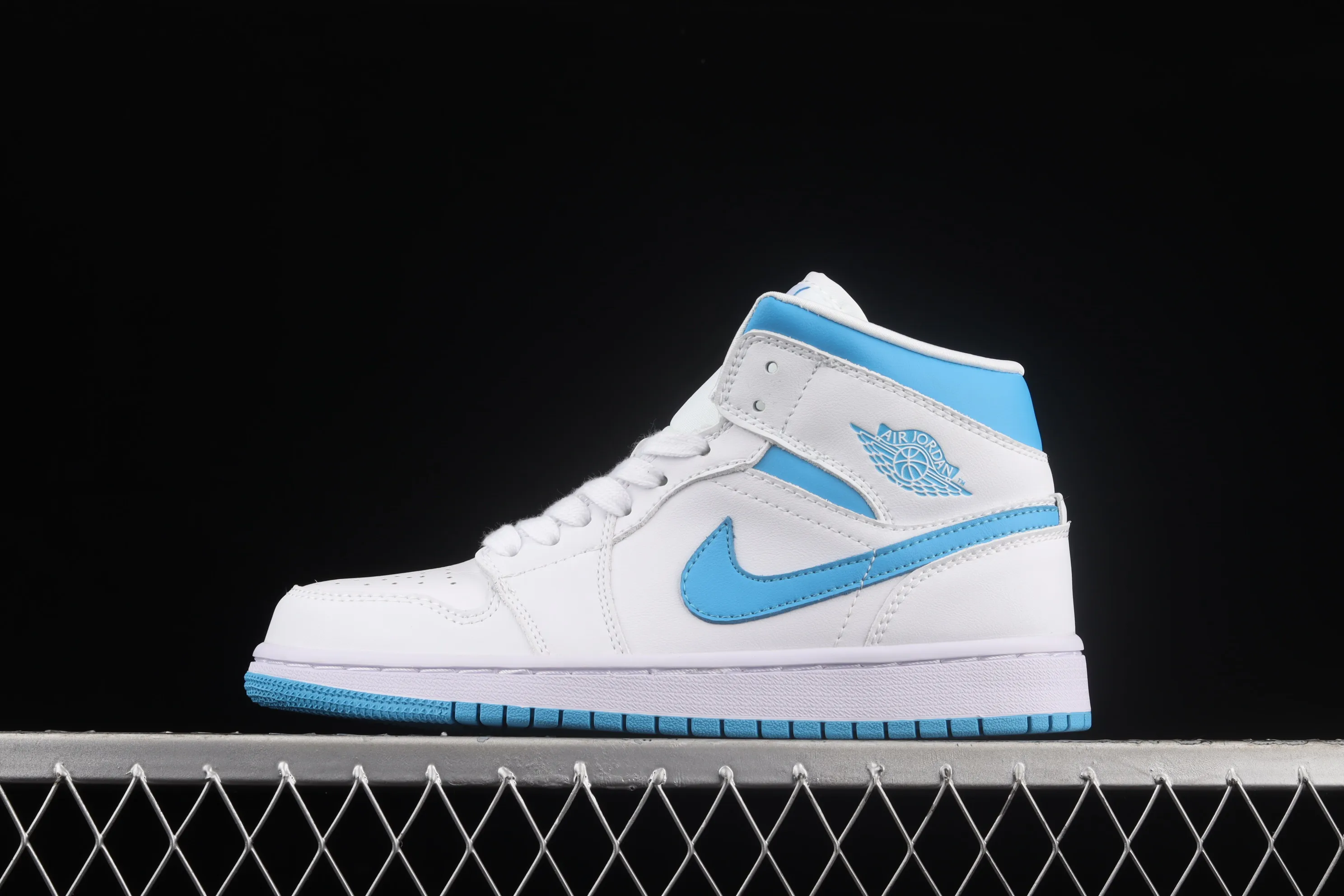 All Categories Air Jordan Jordan Series Basketball Shoes Air Jordan 1 Mid Different Versions Air Jordan 1 Mid AJ1 Joe 1 Lake Blue Zhongbang Basketball Shoes BQ6472-114